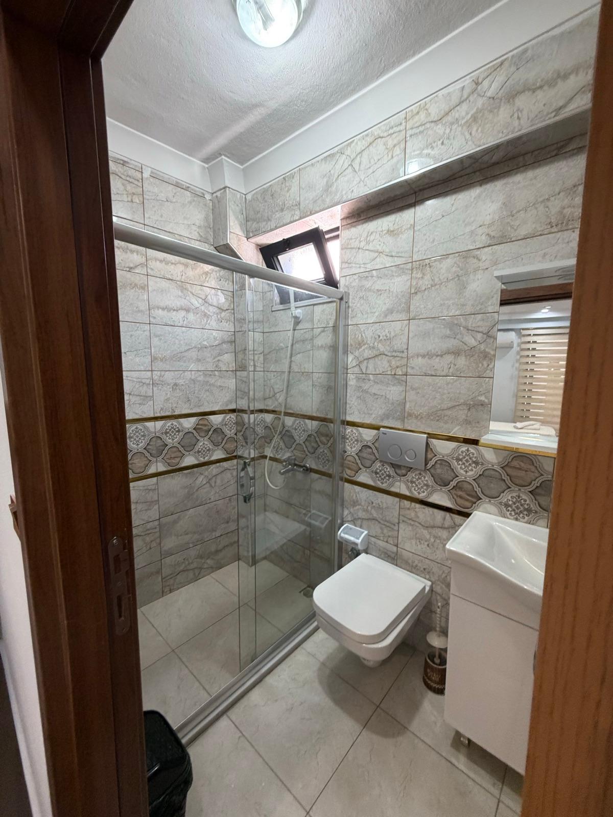 Duşlu banyo